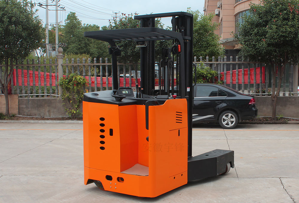 Electric four direction forklift